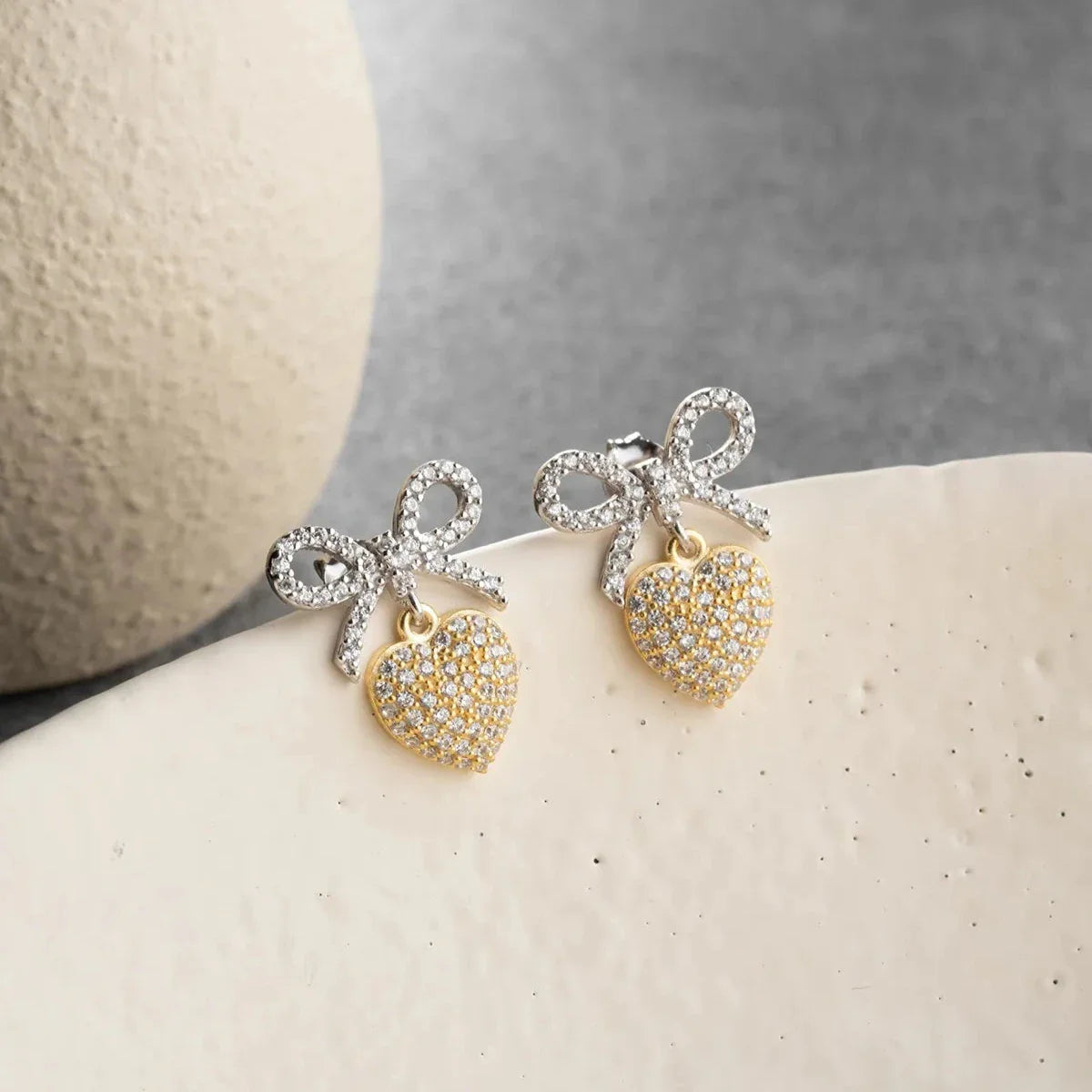 BOW HJÄRTA ÖRHÄNGEN | 925 SILVER