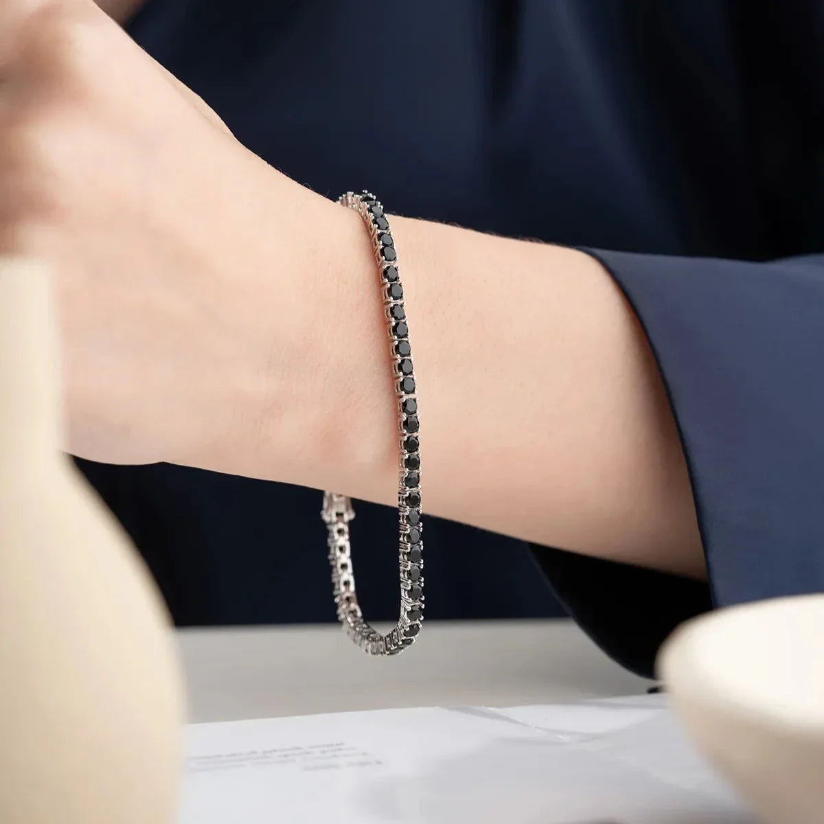 ISALT ARMBAND AV SVART STEN | 925 SILVER