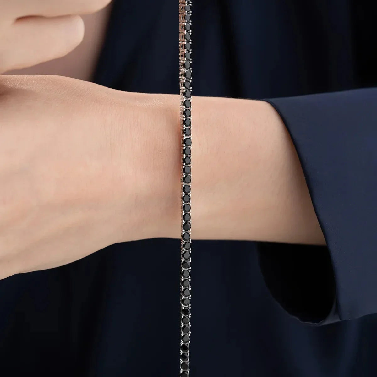 ISALT ARMBAND AV SVART STEN | 925 SILVER