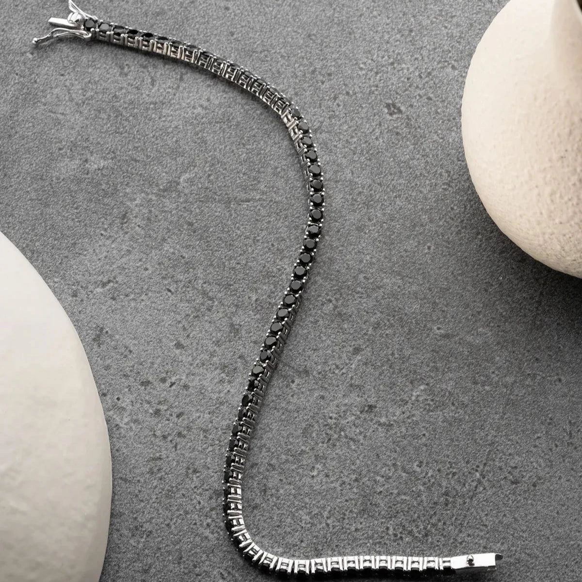 ISALT ARMBAND AV SVART STEN | 925 SILVER