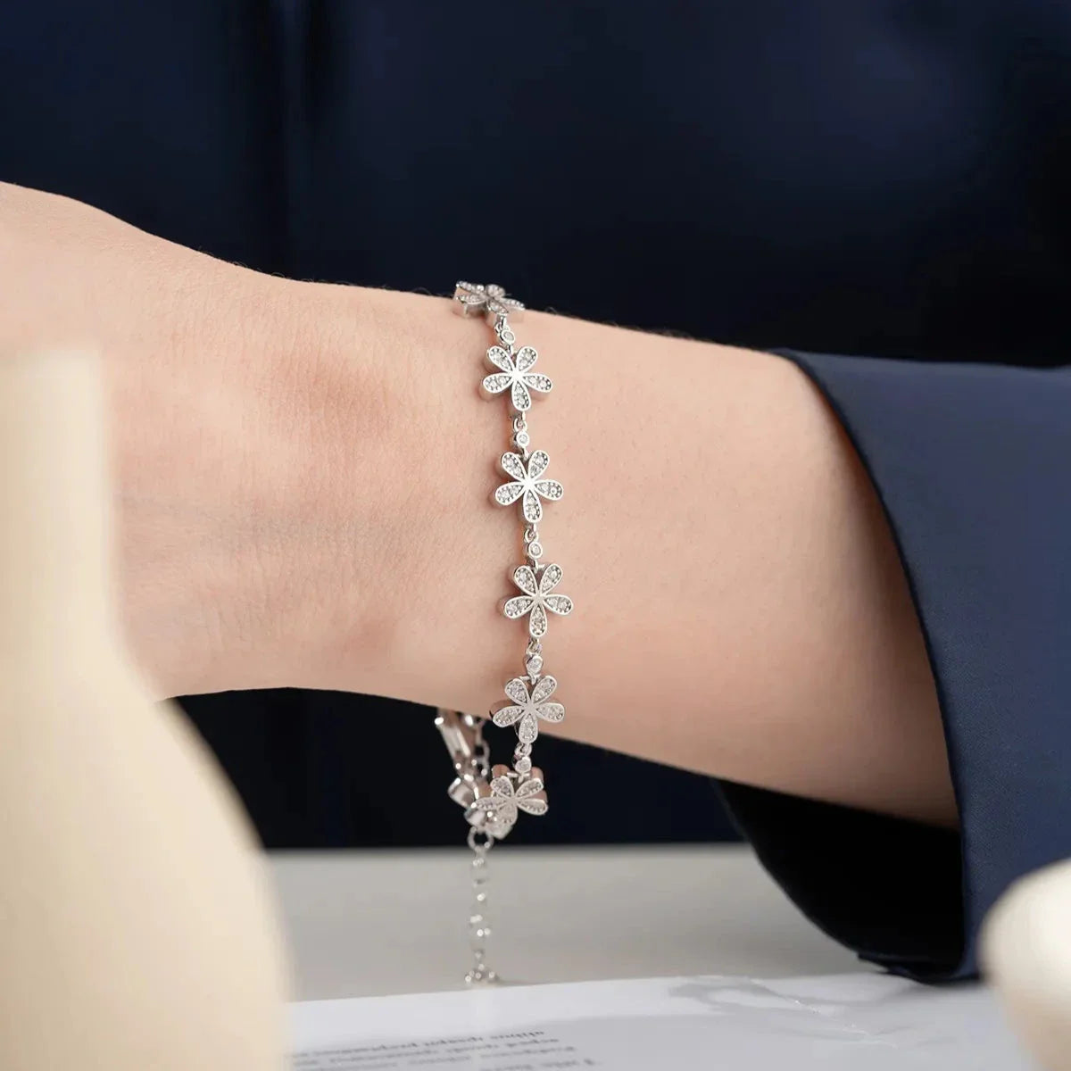 BLOMMA ARMBAND i ZIRKONER | 925 SILVER