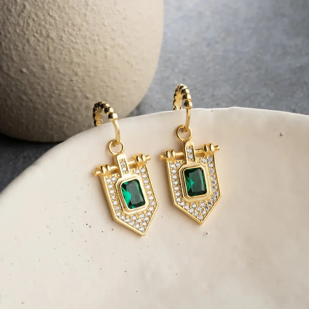 Örhänge med smaragdgrön sten | 925 silver