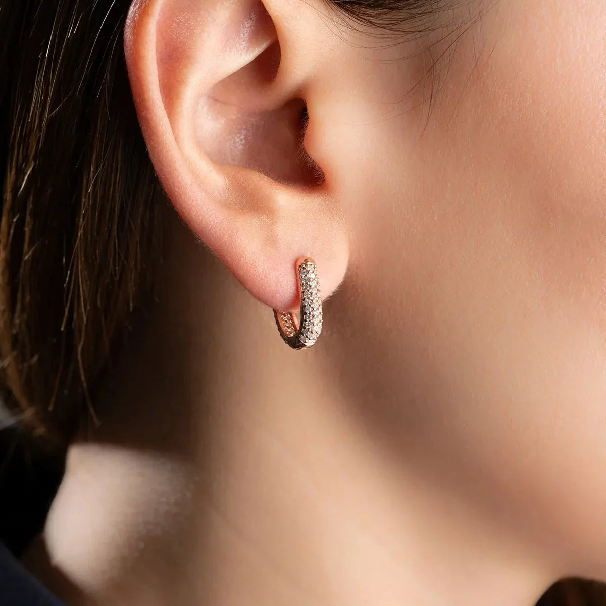 U | ÖRONHÄNGAR I ZIRKONSTÅL | 925 SILVER