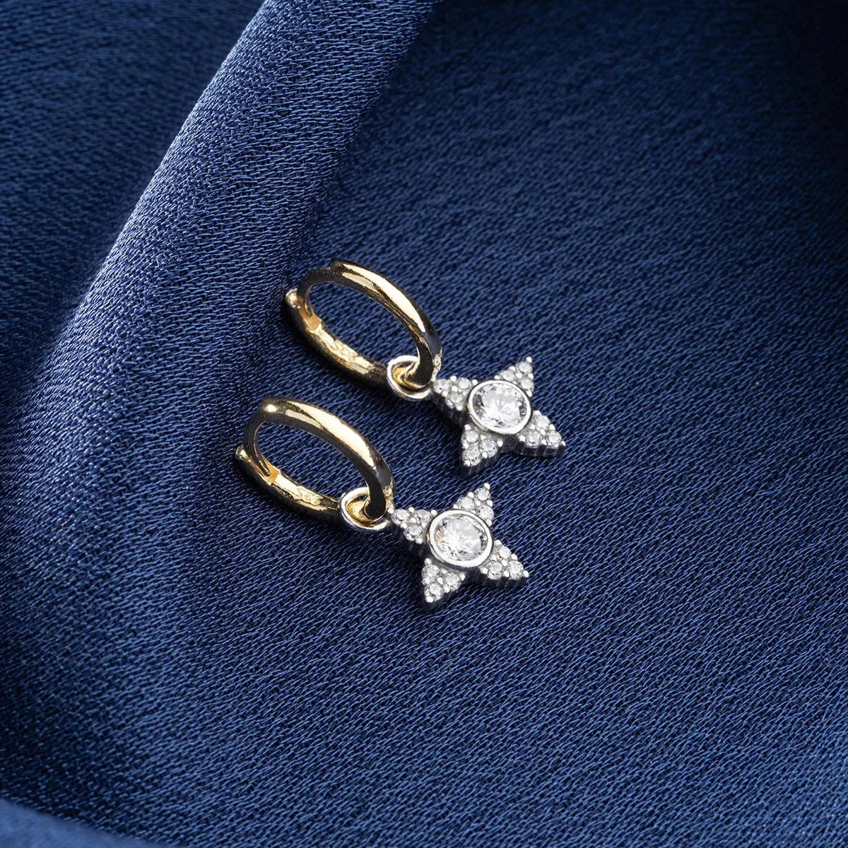 ÖRONHÄNGAR MED ZIRKONSTÄN | 925 SILVER