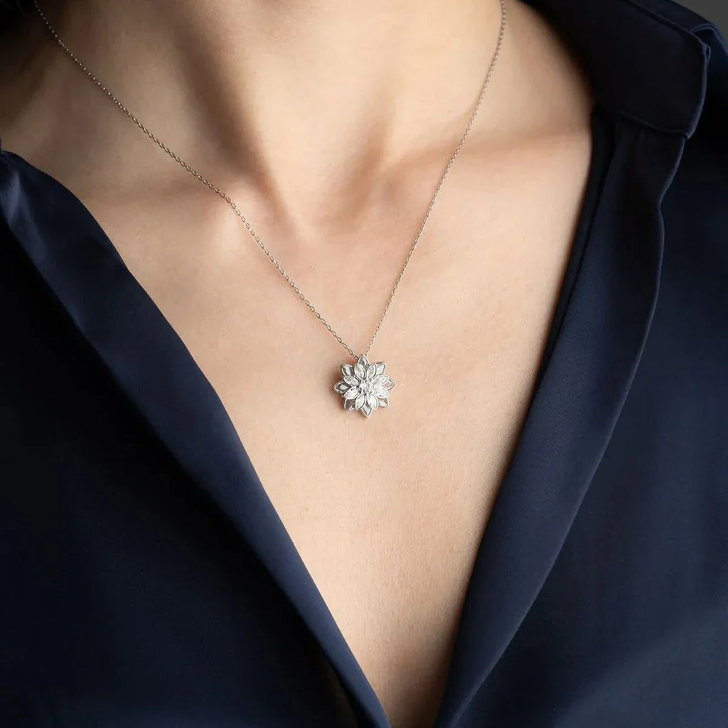 VITT LOTUSBLOMMA KRAGE | 925 SILVER