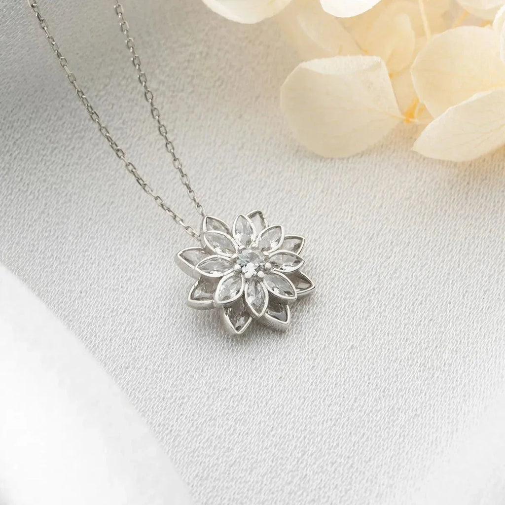 VITT LOTUSBLOMMA KRAGE | 925 SILVER