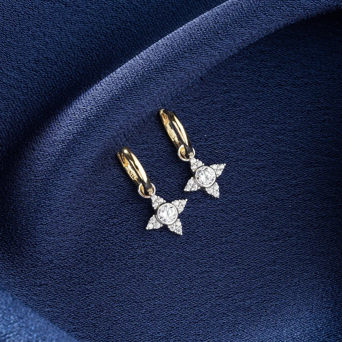 ÖRONHÄNGAR MED ZIRKONSTÄN | 925 SILVER