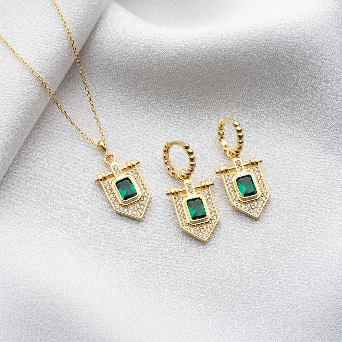 GRÖN STEN KRAGE ÖRHÄNGNINGSSET | 925 SILVER