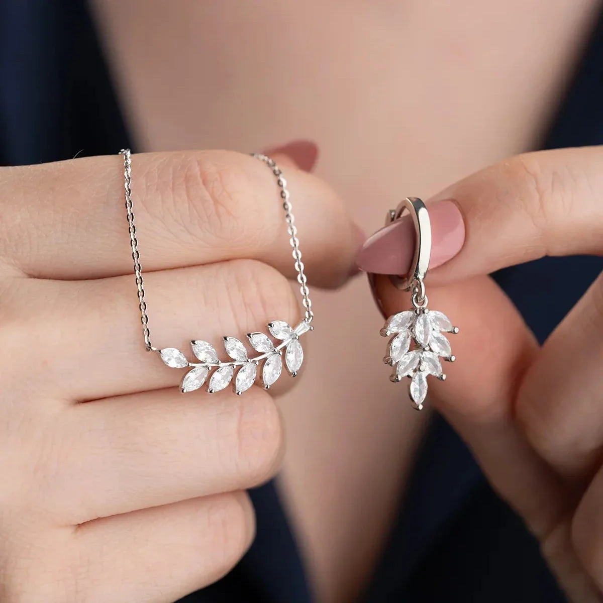 STENBLAD HALSBANDSET MED ÖRONHÄNGNING | 925 SILVER