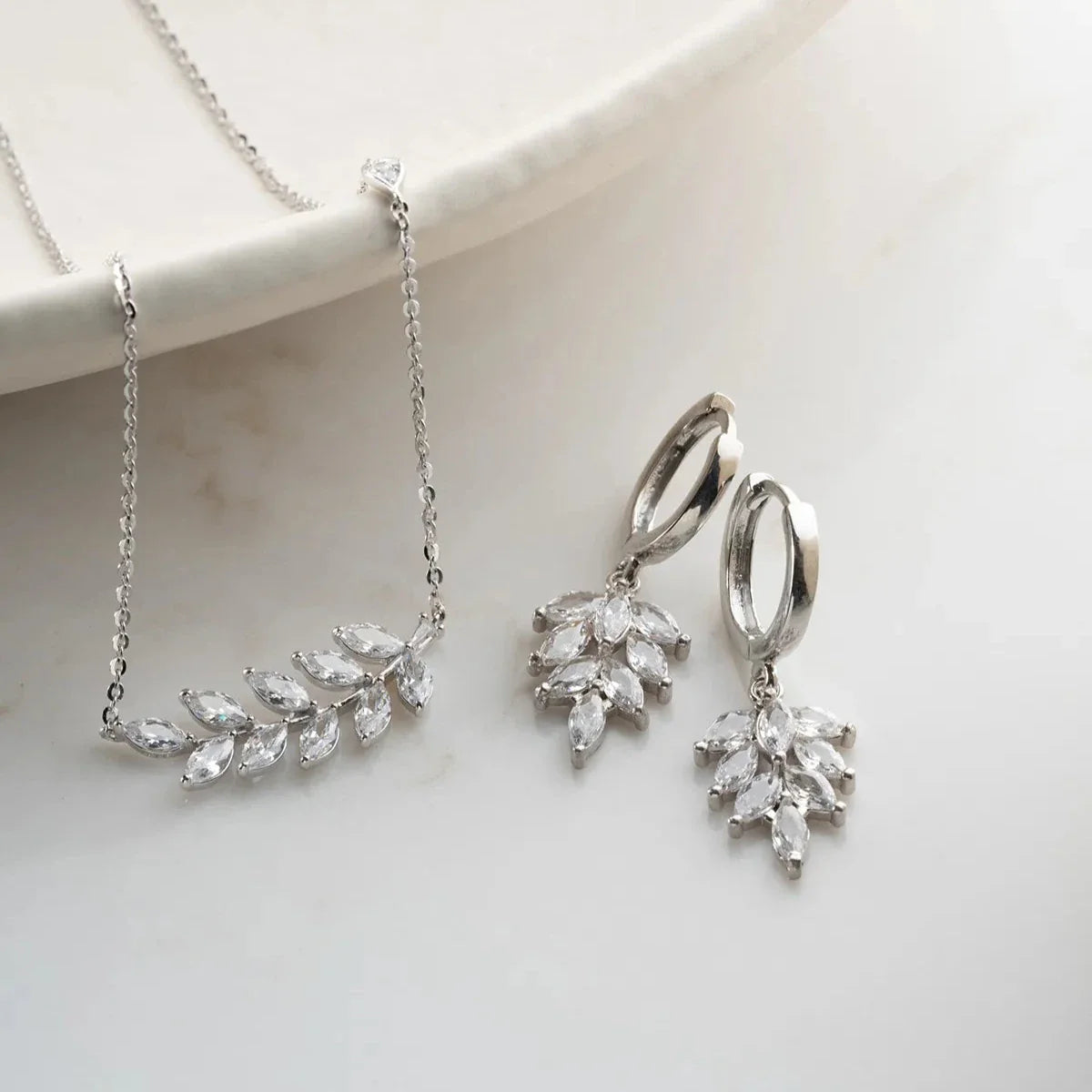 STENBLAD HALSBANDSET MED ÖRONHÄNGNING | 925 SILVER