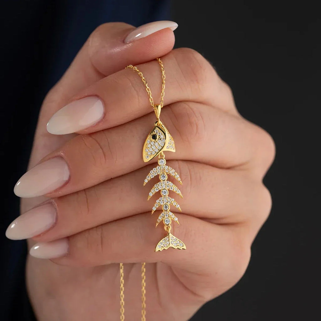 KRAGE MED FISKBEN STEN | 925 SILVER