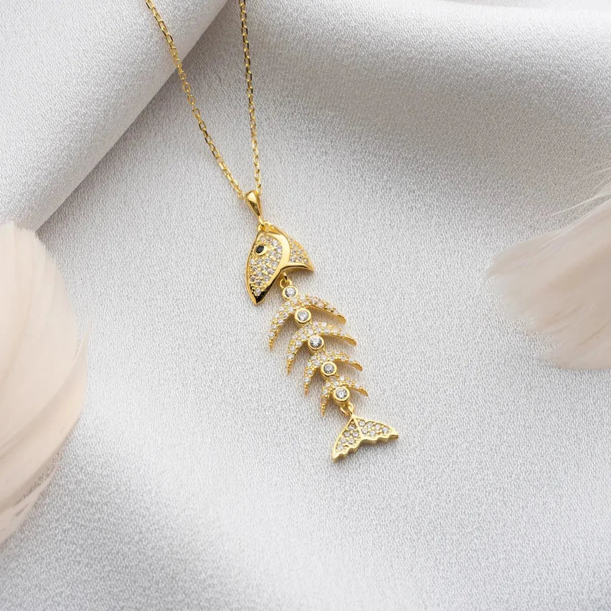 KRAGE MED FISKBEN STEN | 925 SILVER