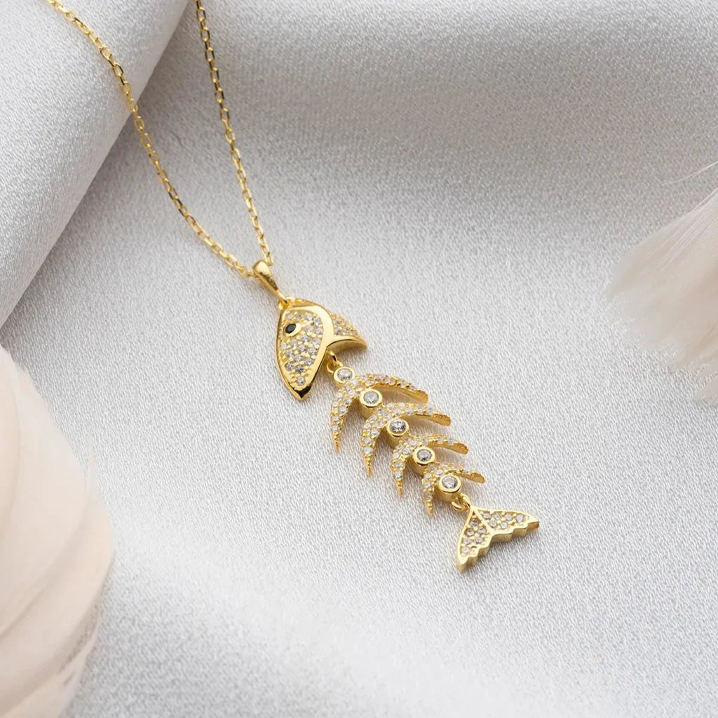 KRAGE MED FISKBEN STEN | 925 SILVER