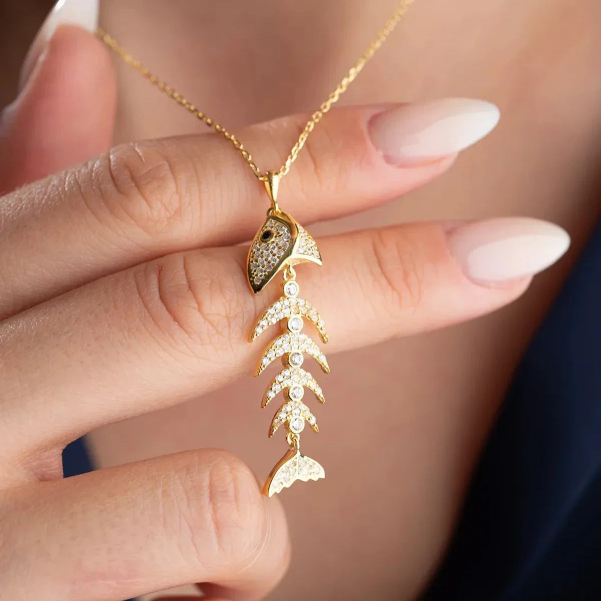 KRAGE MED FISKBEN STEN | 925 SILVER