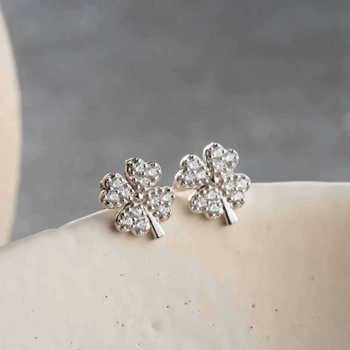 ZIRCONIA KÖVERÖRHANGEN | 925 SILVER