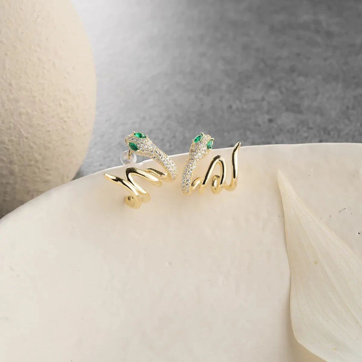 ÖGONHÄNG MED ORMDESIGN | 925 SILVER