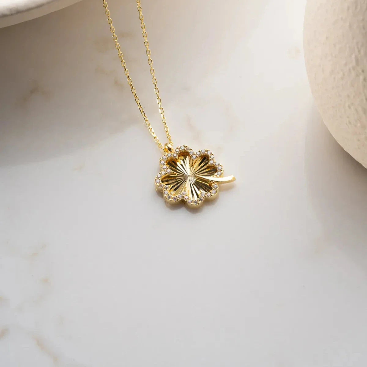 KLÖVERGLANSANDE HALSBAND | 925 SILVER