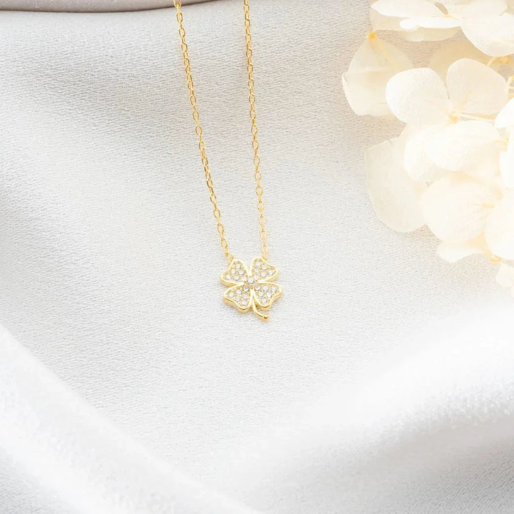 MİNİMAL ZIRCONIA KLÖVER KRAGE | 925 SILVER