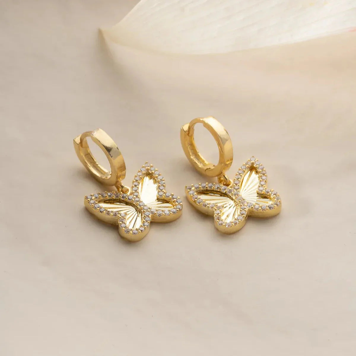 Ögonhänge med fjärilsskimrande effekt | 925 silver