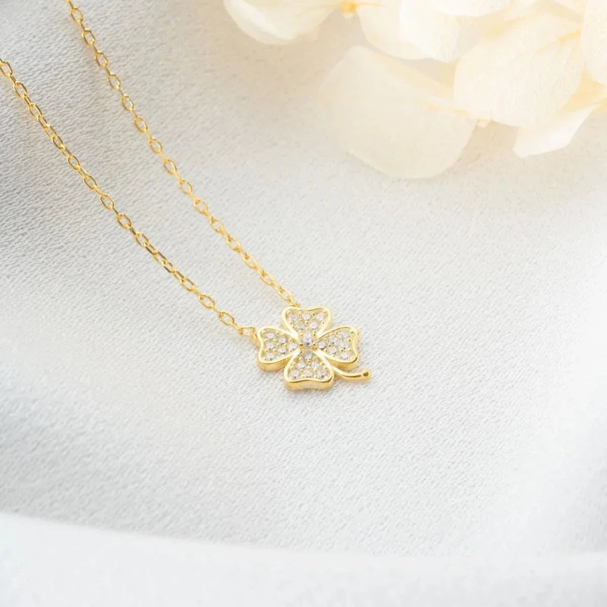 MİNİMAL ZIRCONIA KLÖVER KRAGE | 925 SILVER