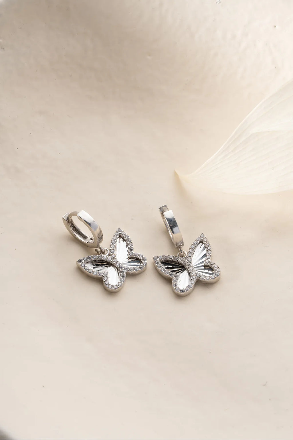 Ögonhänge med fjärilsskimrande effekt | 925 silver