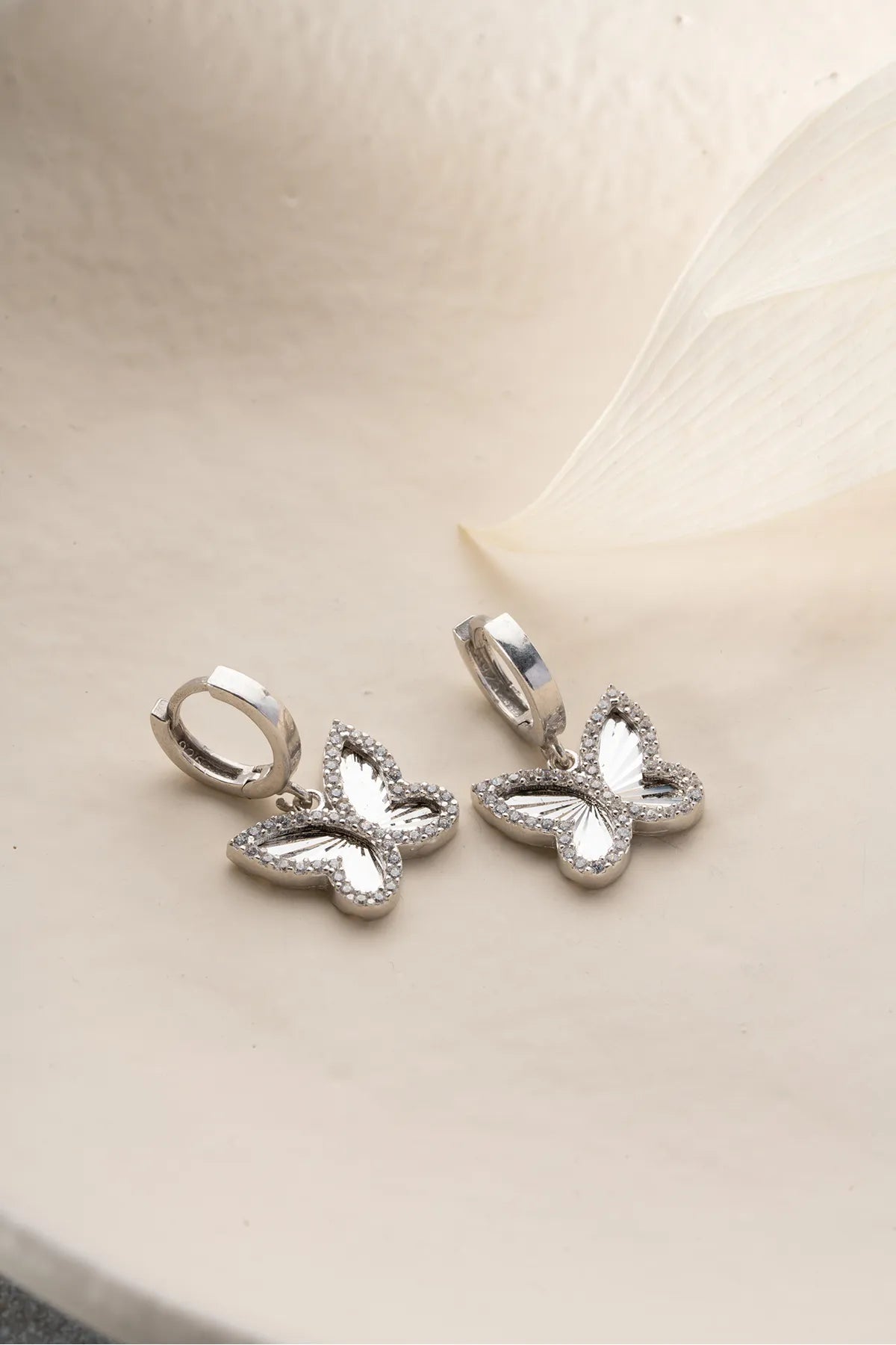 Ögonhänge med fjärilsskimrande effekt | 925 silver