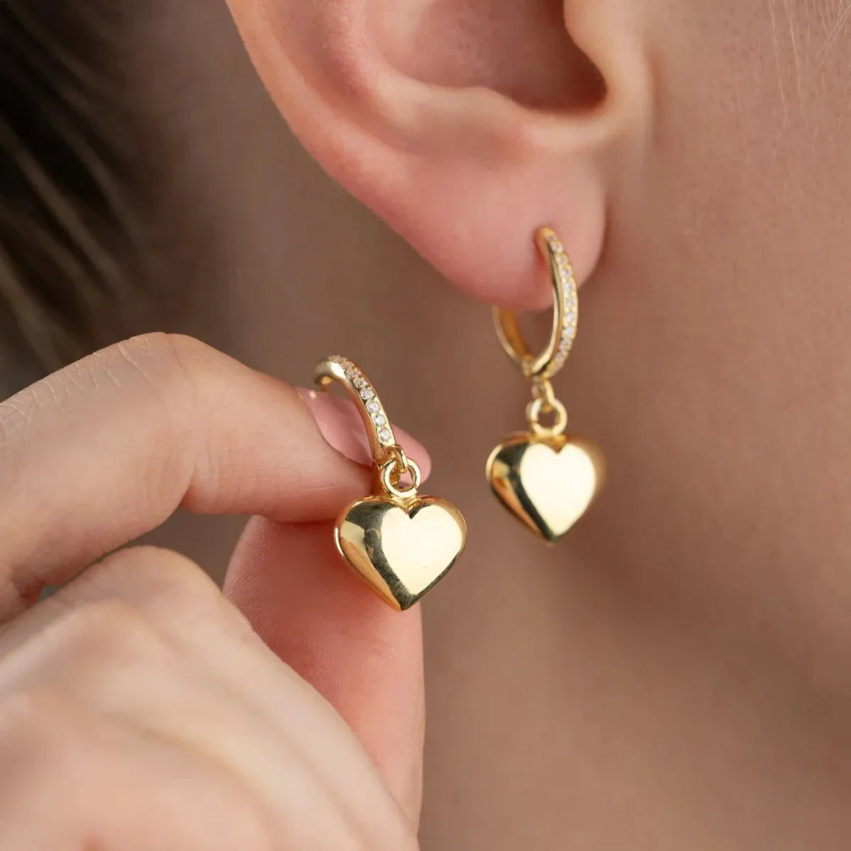 BOMBADE HJÄRTAÖRHÄNGEN | 925 SILVER