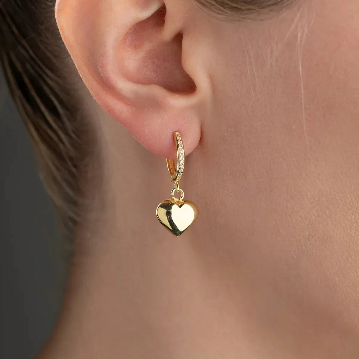 BOMBADE HJÄRTAÖRHÄNGEN | 925 SILVER