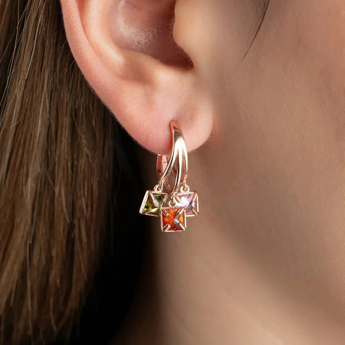 FÄRGADE STENÖRHÄNGEN | 925 SILVER