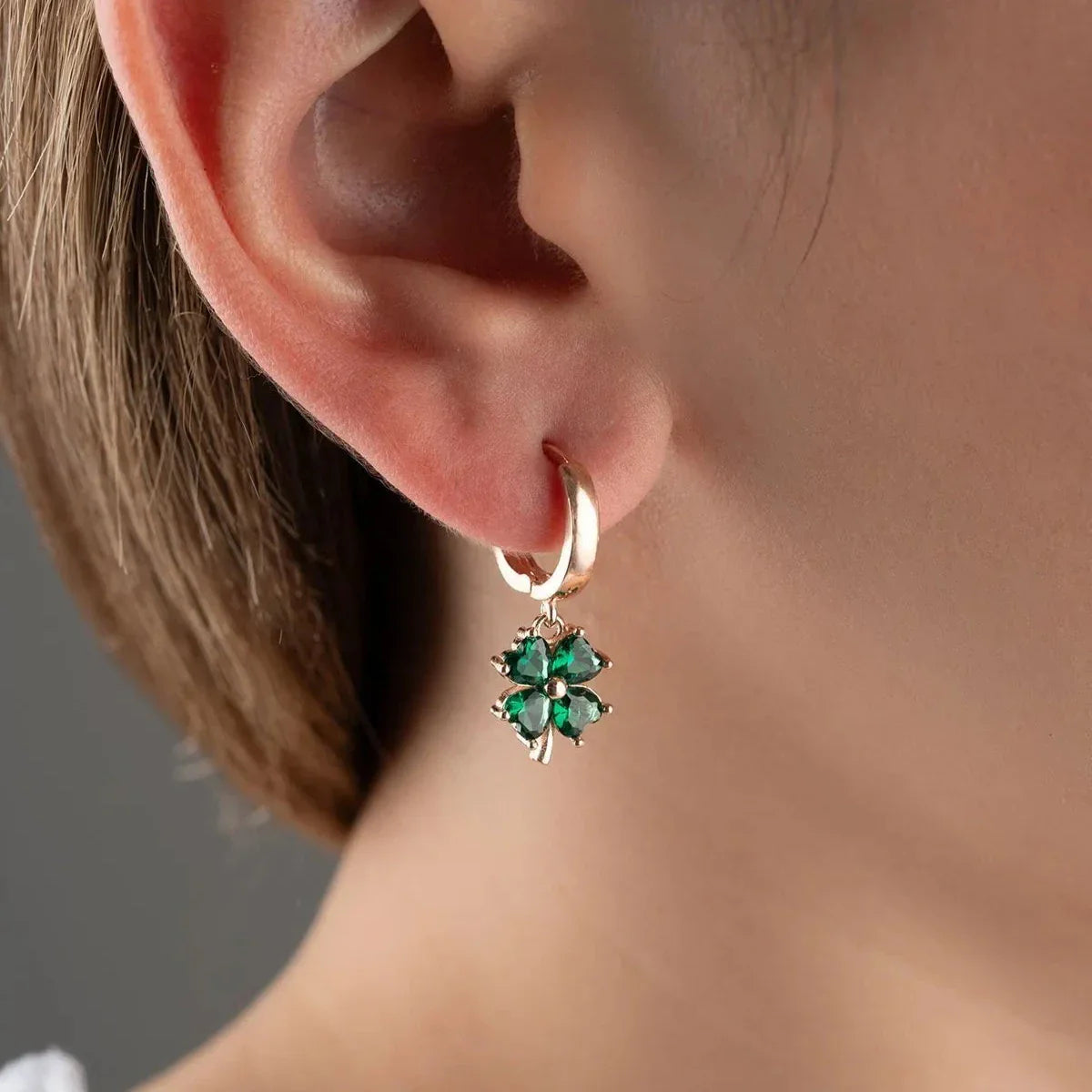 GRÖNA KLÖVERÖRHÄNGEN | 925 SILVER