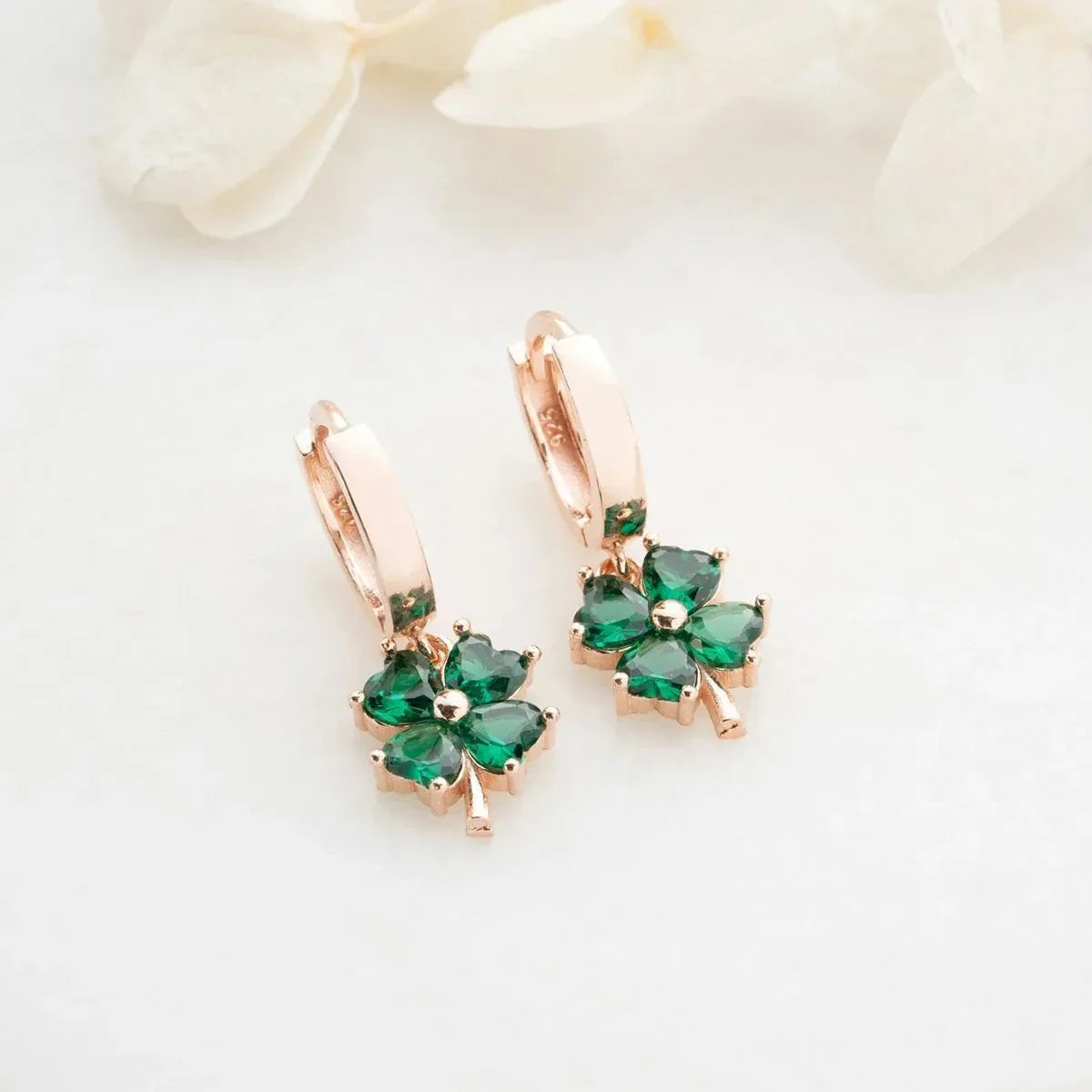 GRÖNA KLÖVERÖRHÄNGEN | 925 SILVER