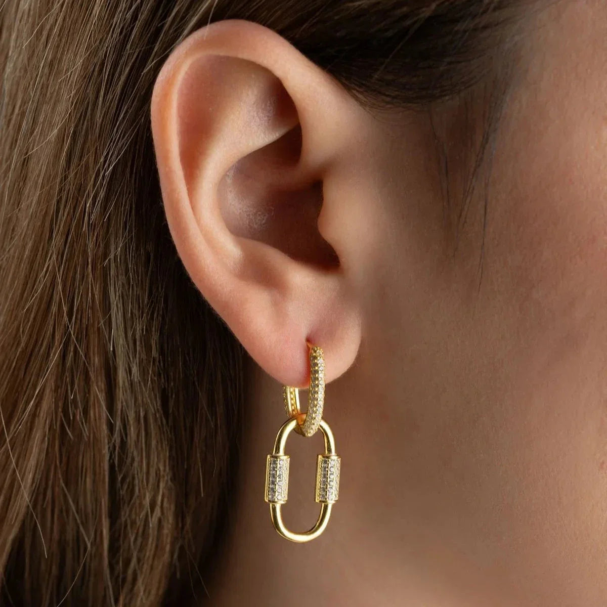 Ovala örhängen i zirkonium | 925 silver