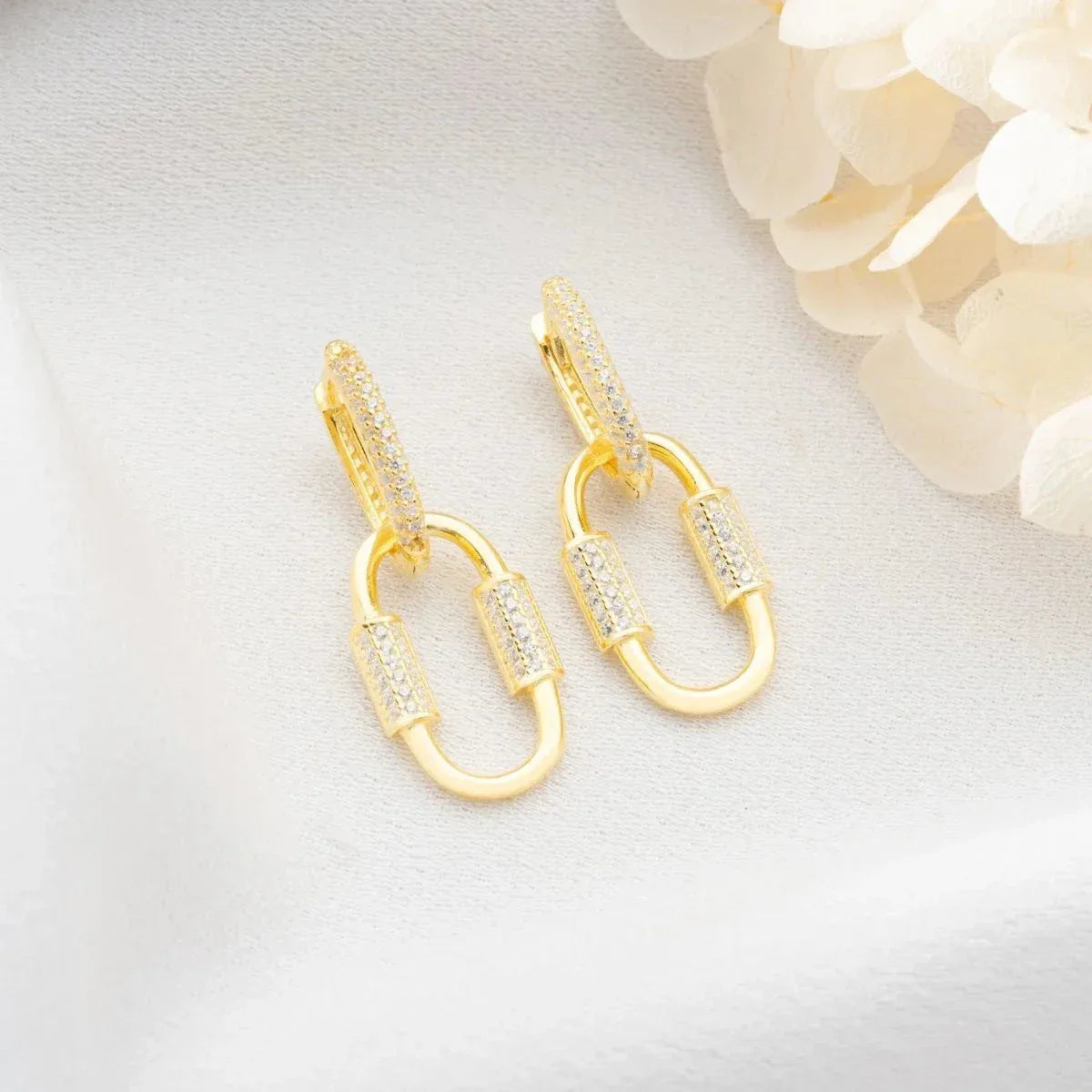 Ovala örhängen i zirkonium | 925 silver