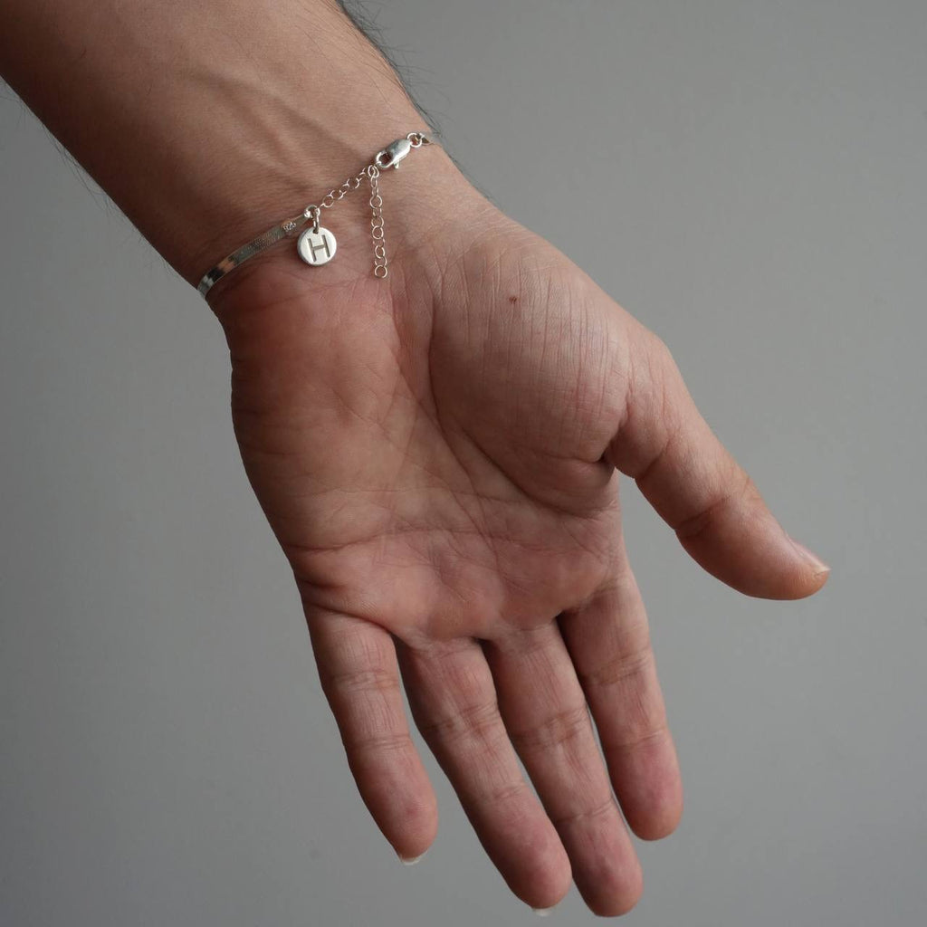 ORRMARMBAND MED INITIALER | 925 SILVER