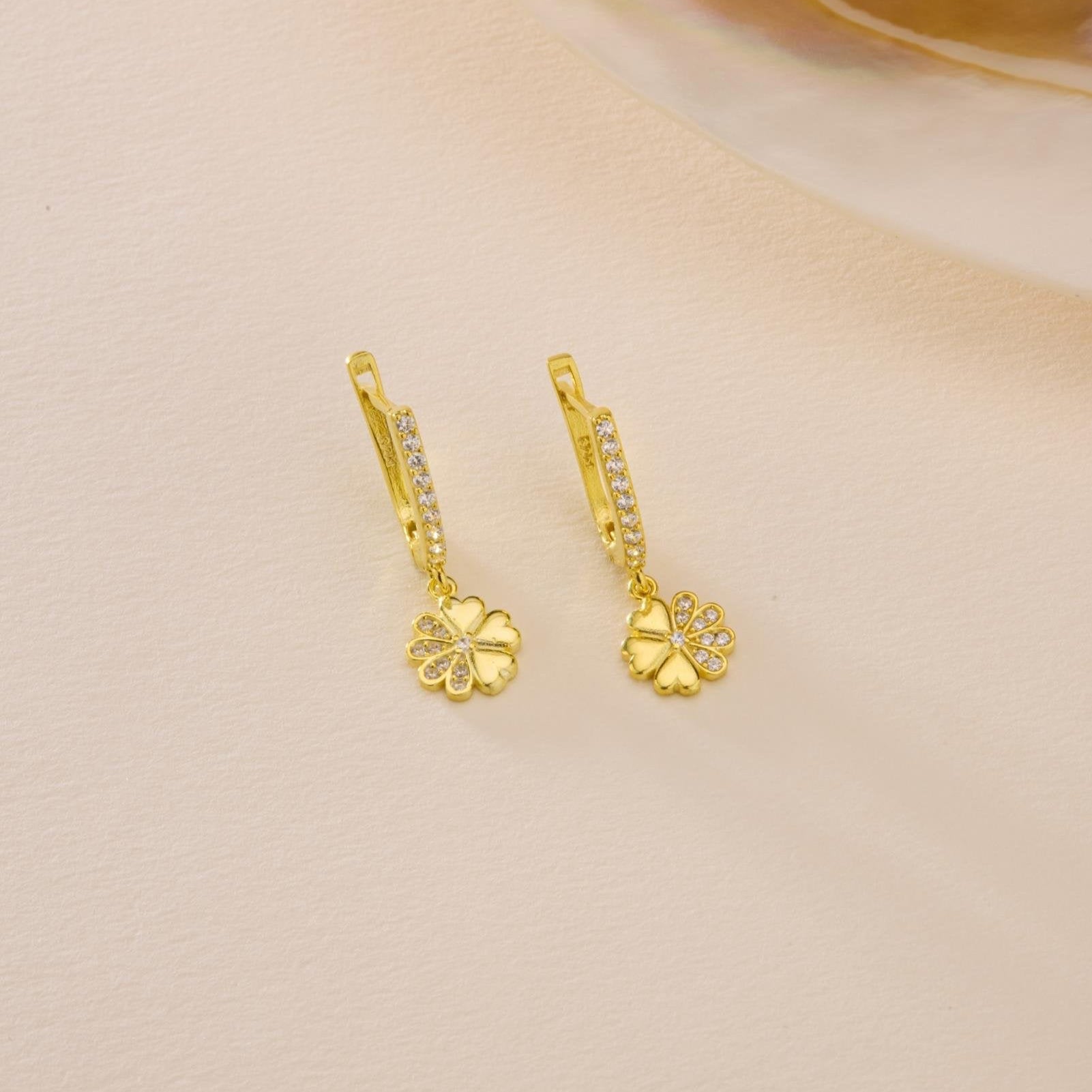 VIYA KLÖVERÖRHANGEN | 925 SILVER