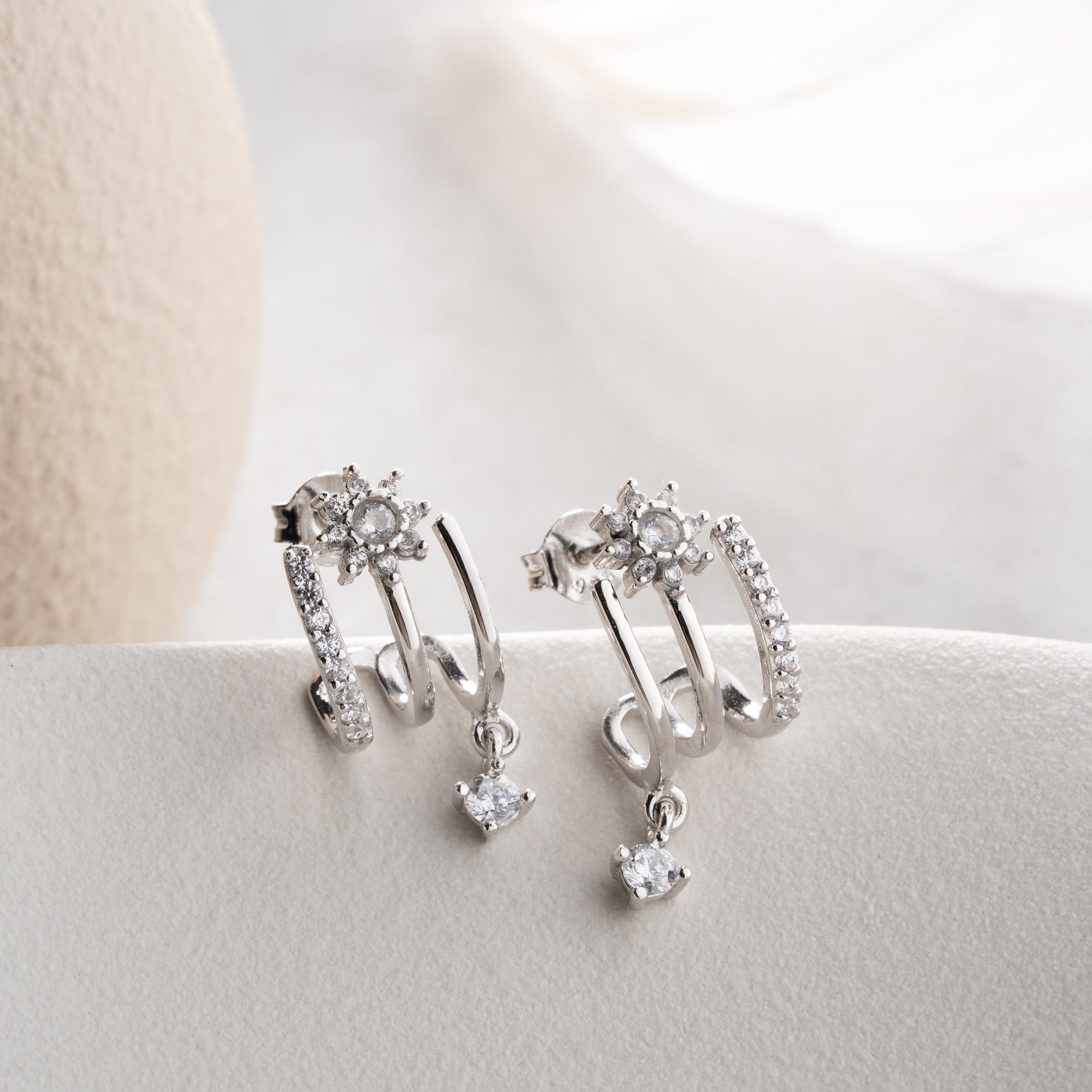 GLITTRANDE ZIRKONÖRHÄNGEN | 925 SILVER