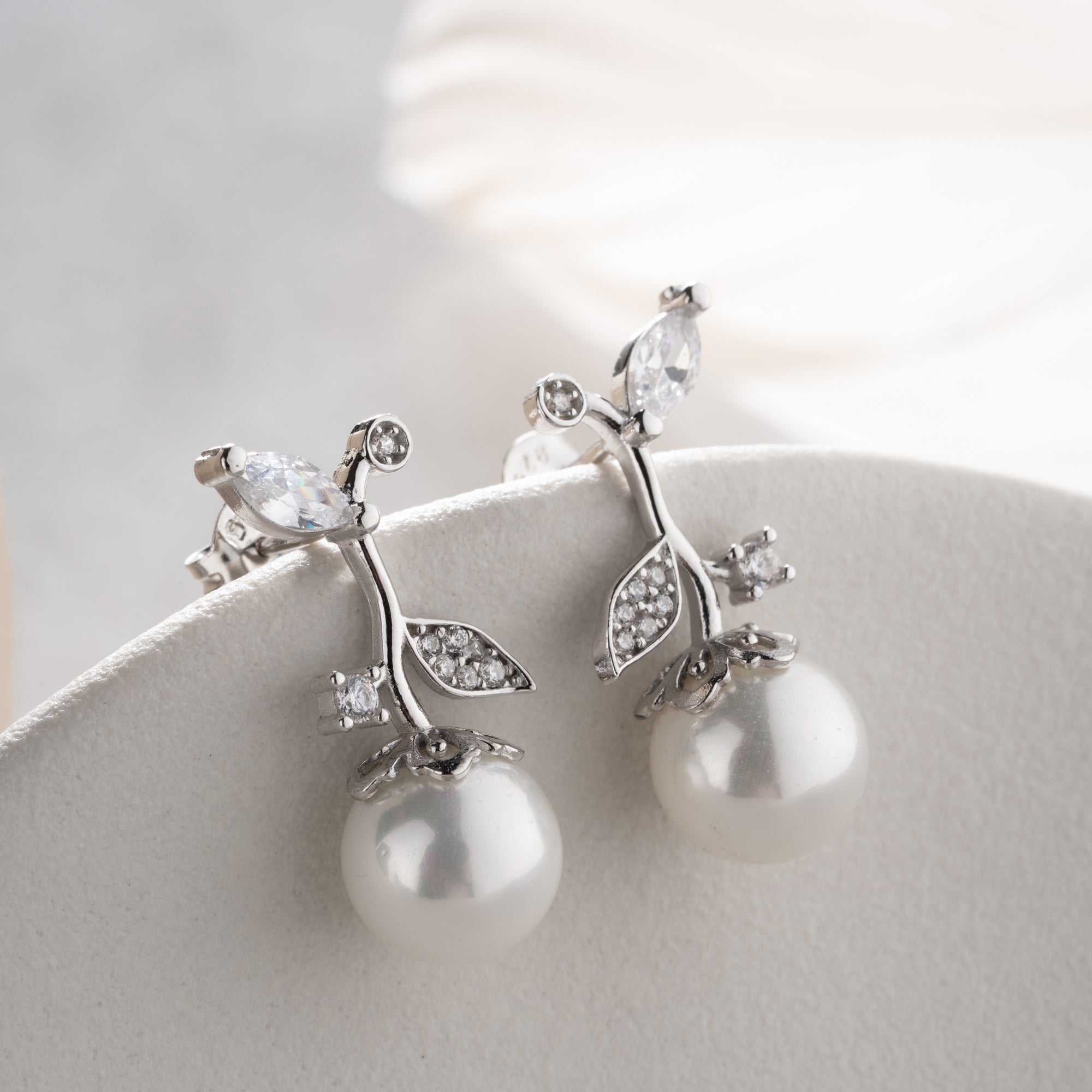 ÖRHÄNGEN MED PÄRLHÄNGE | 925 SILVER