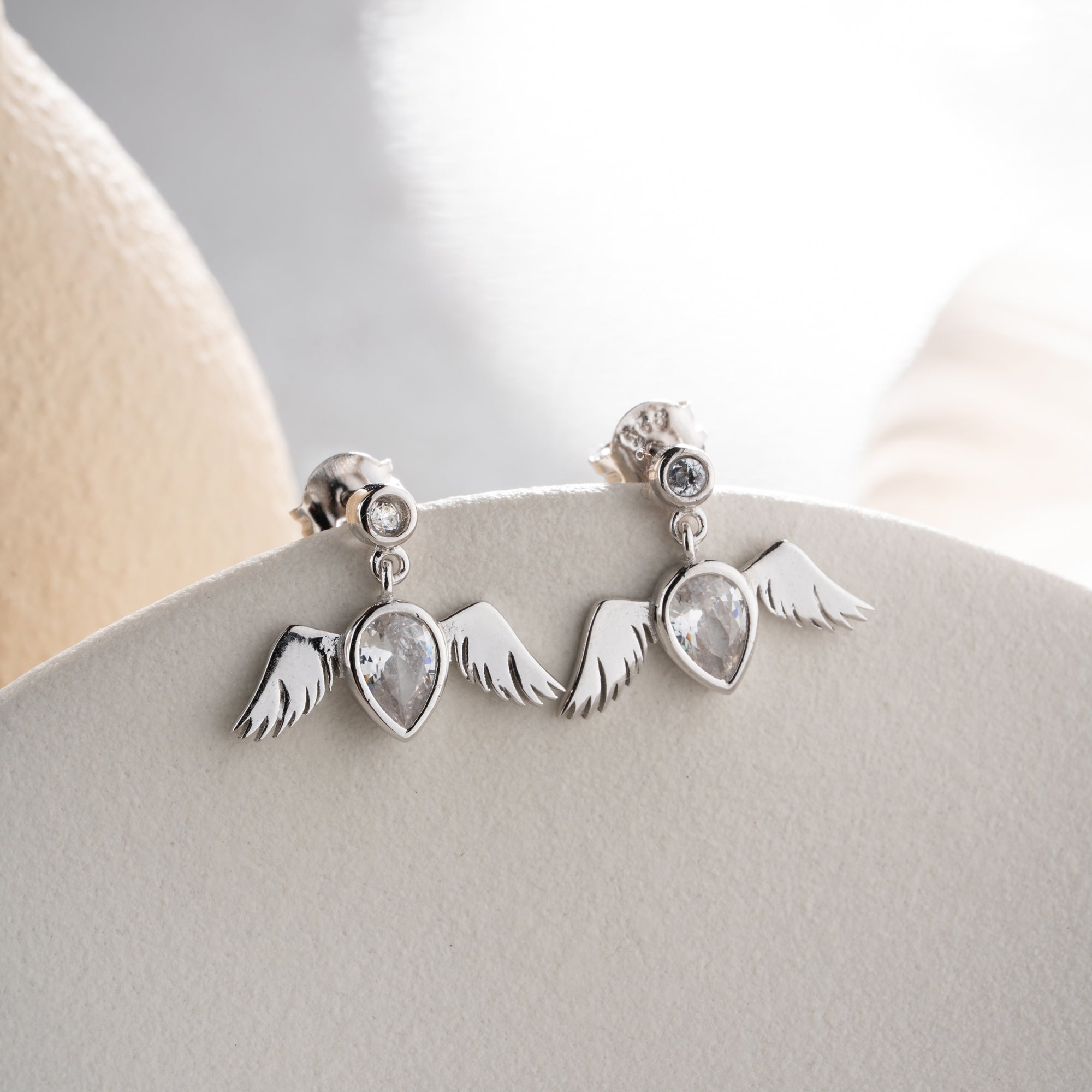 ÄNGELVINGEÖRHÄNGEN MED DROPPZIRKON | 925 SILVER