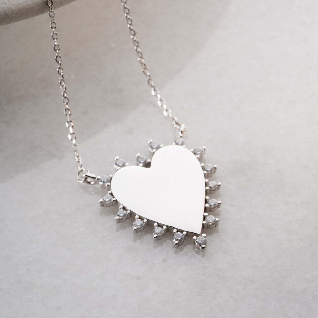 GLITTRANDE HJÄRTHALSBAND | 925 SILVER