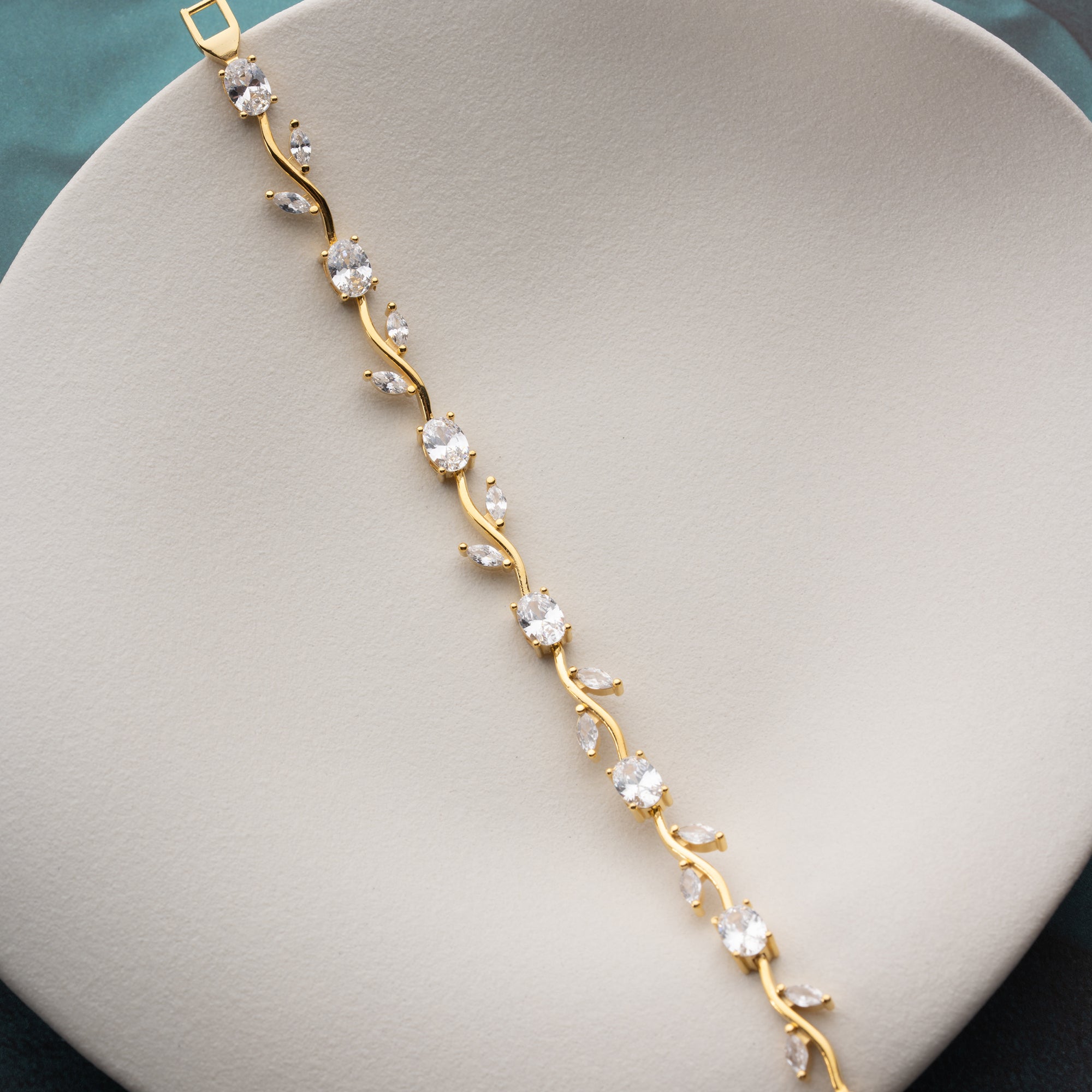 ARMBAND MED LÖV OCH ZIRKON | 925 SILVER