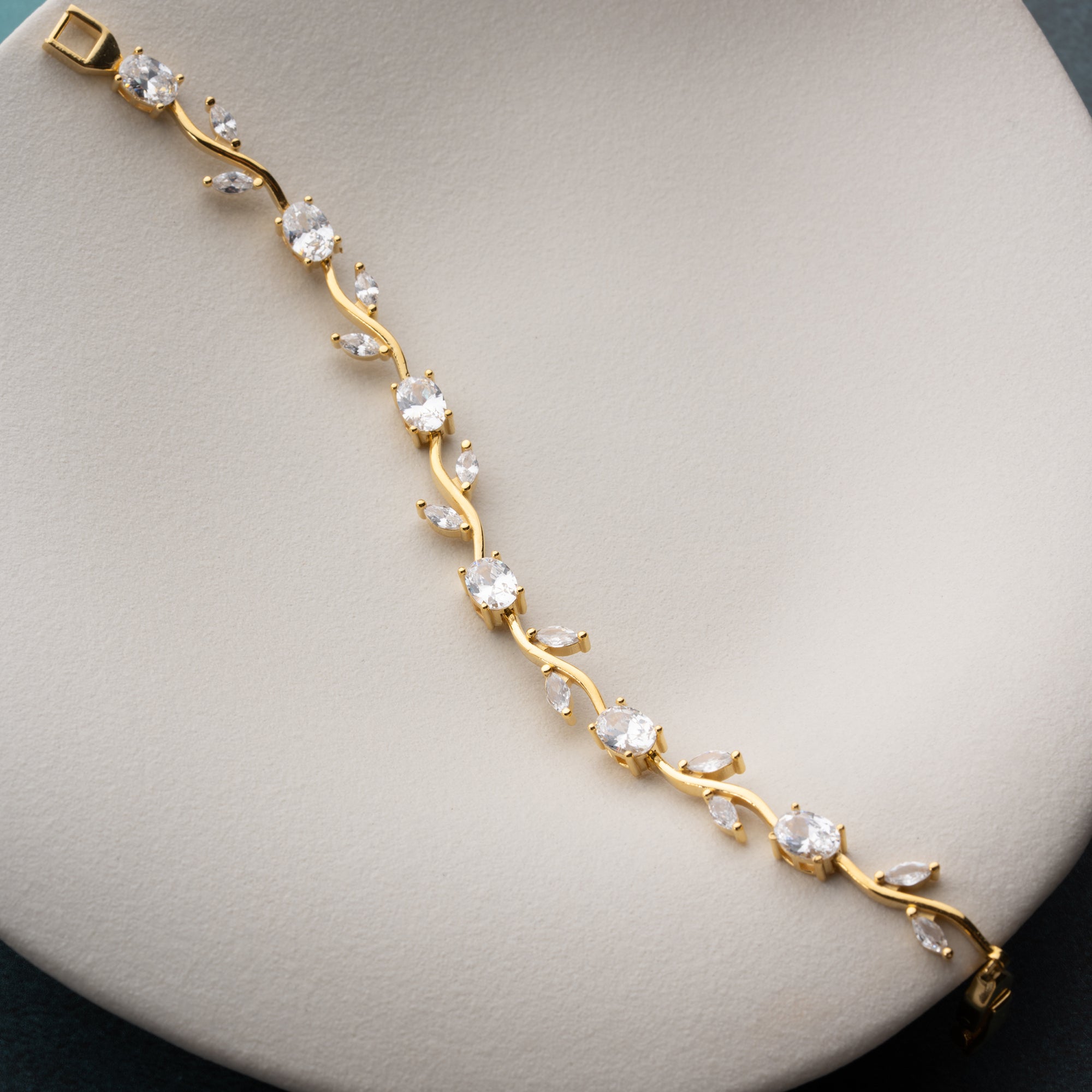 ARMBAND MED LÖV OCH ZIRKON | 925 SILVER