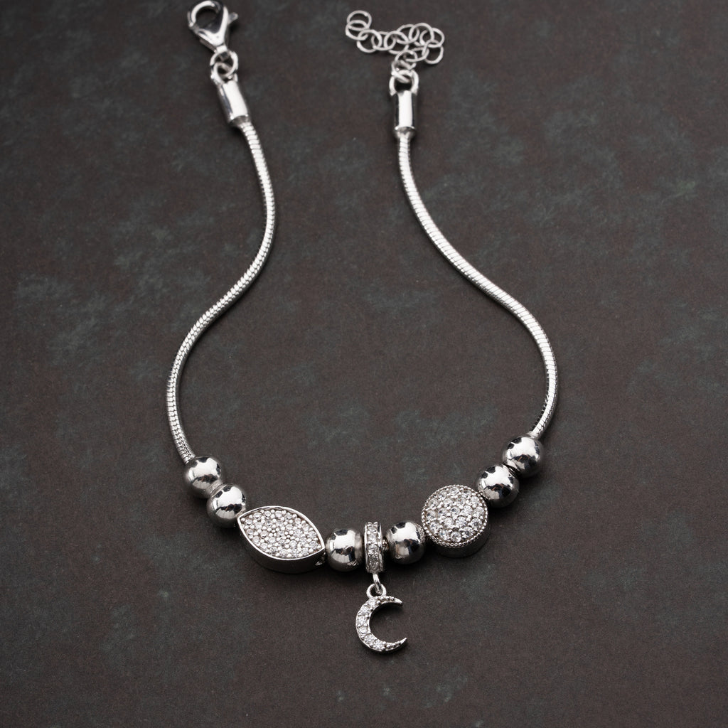 CHARMARMBAND MED HALVMÅNE | 925 SILVER