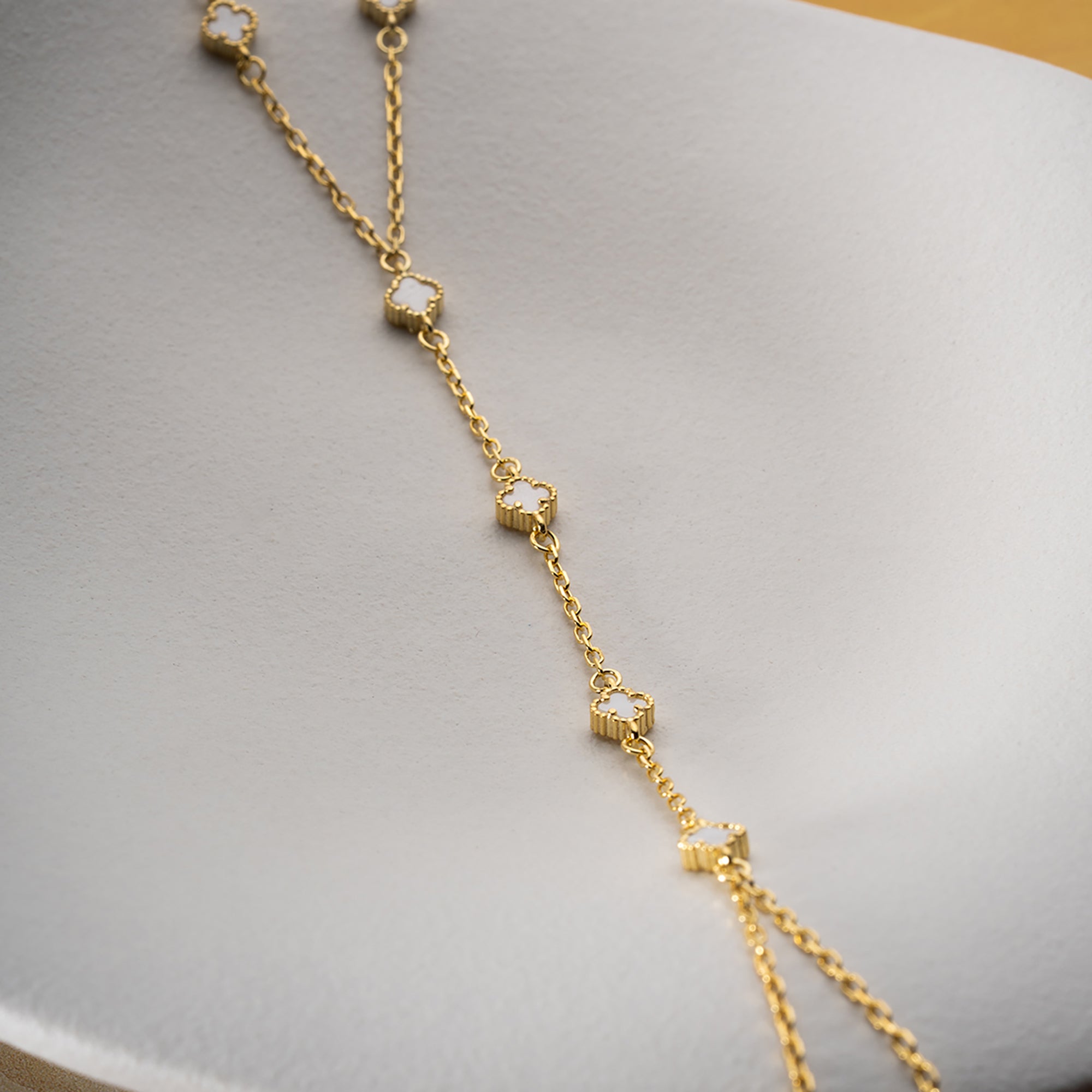 MINI KLÖVER VIT HANDKEDJA | 925 SILVER