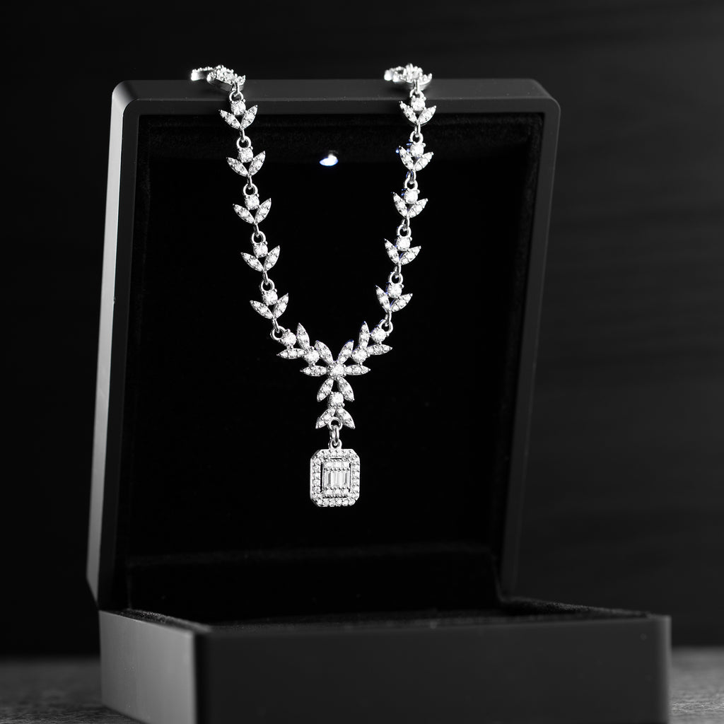 ELEGANCE HALSBAND MED BAGUETTZIRKON | 925 SILVER