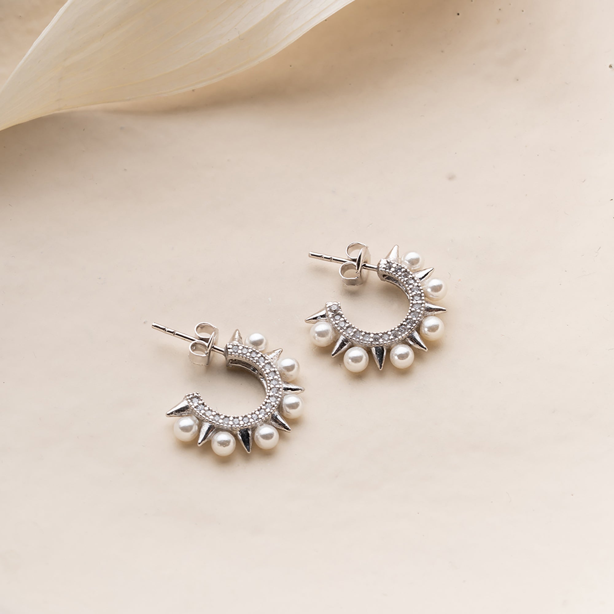 MINA PÄRLÖRHÄNGEN | 925 SILVER