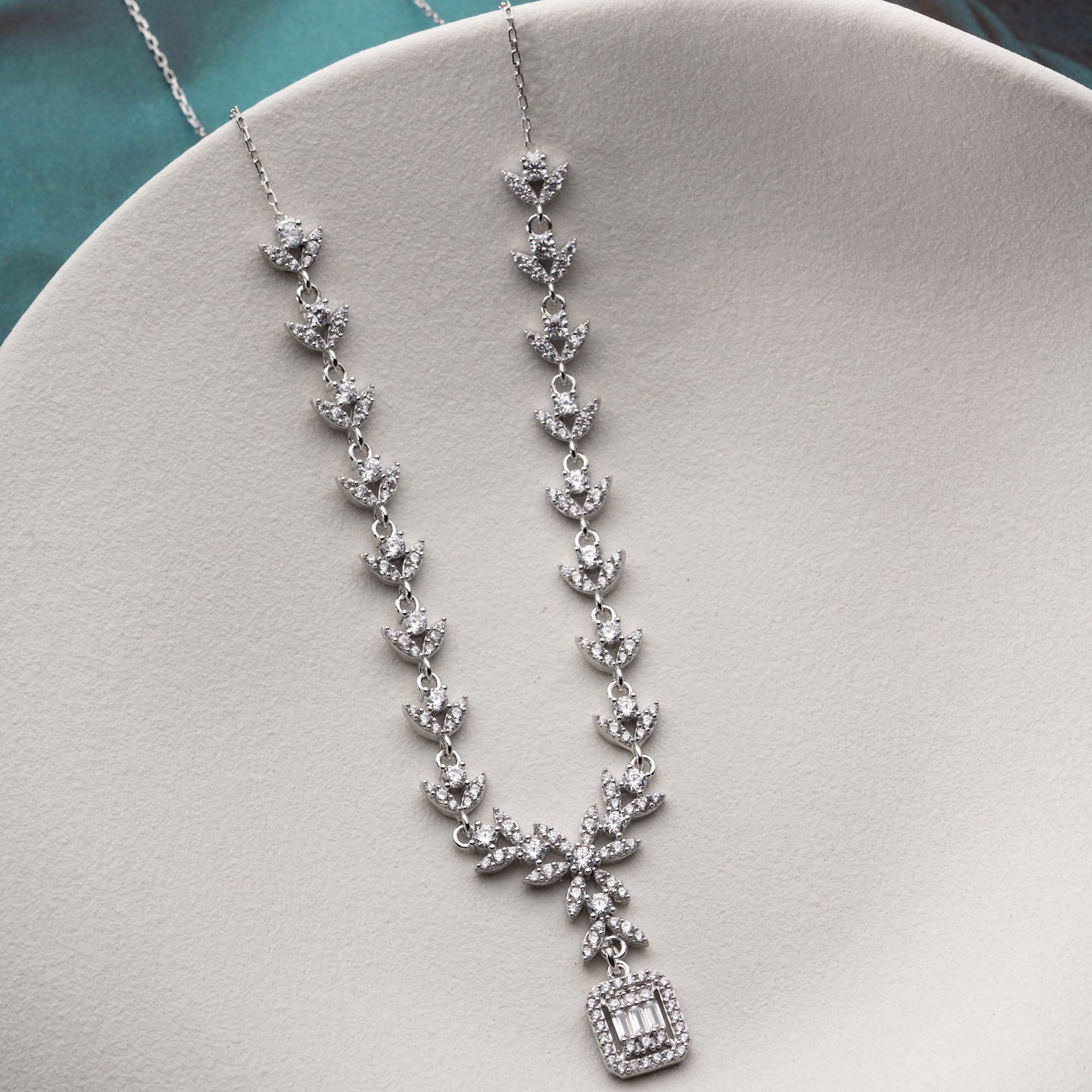 ELEGANCE HALSBAND MED BAGUETTZIRKON | 925 SILVER