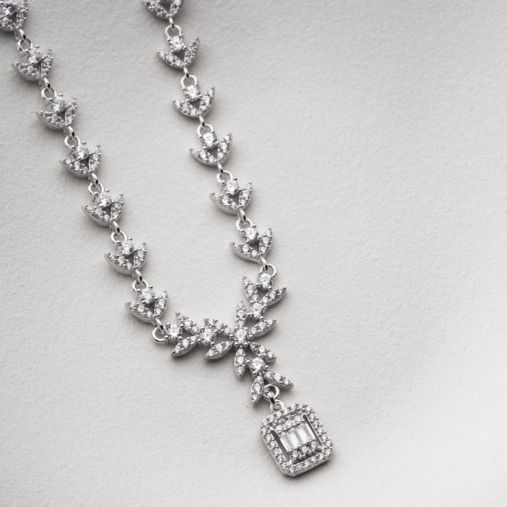 ELEGANCE HALSBAND MED BAGUETTZIRKON | 925 SILVER