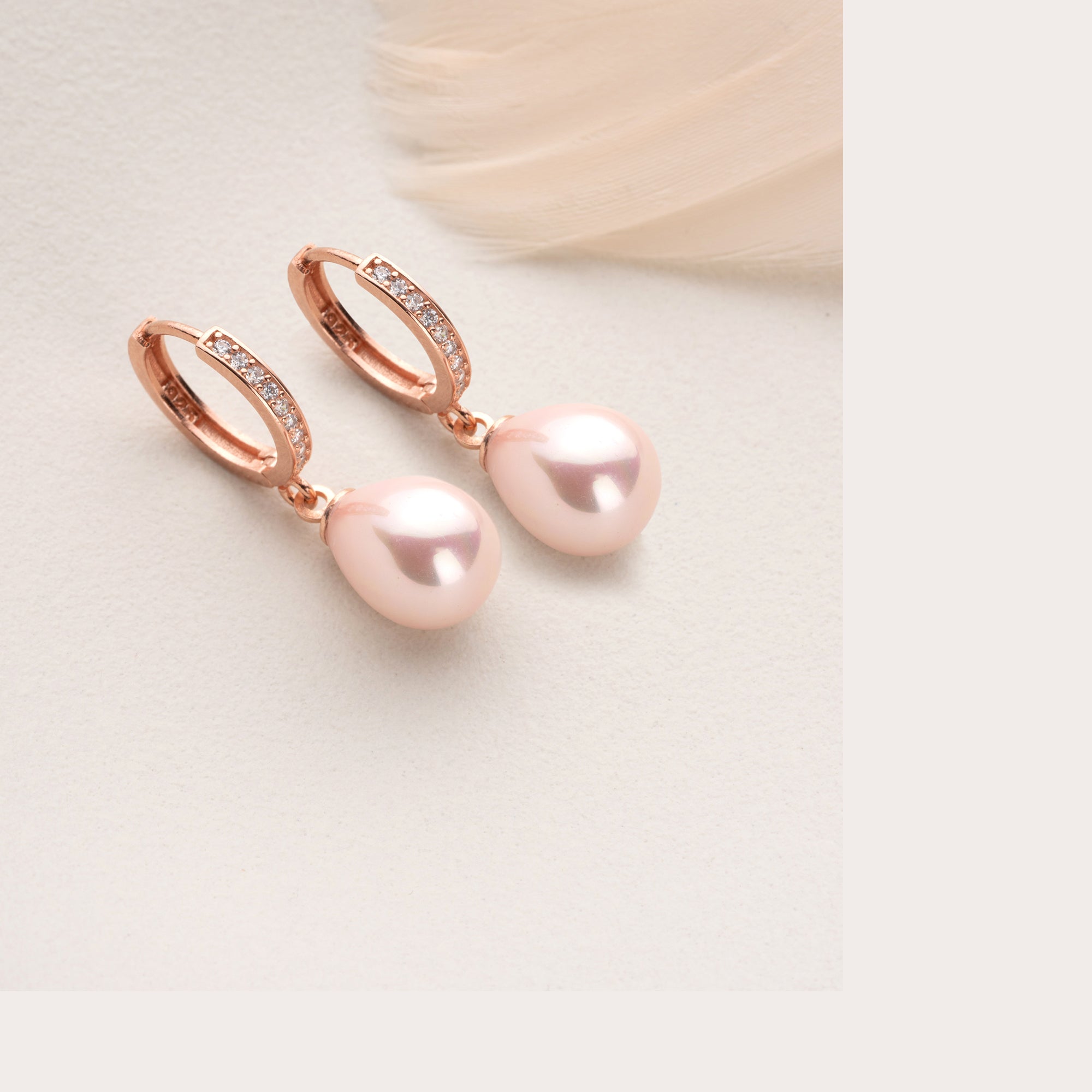 ÖRHÄNGEN MED ROSA PÄRLA | 925 SILVER