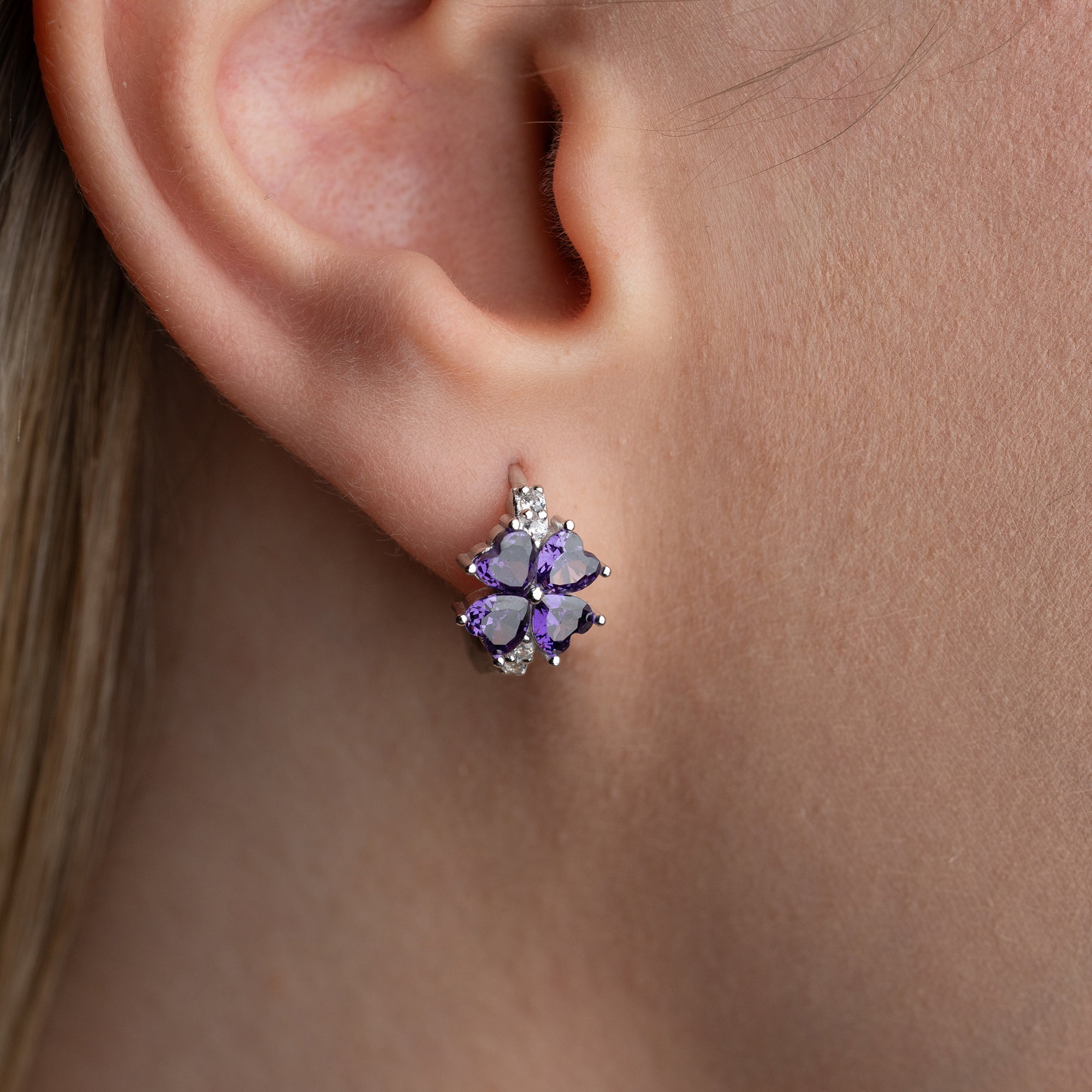 MINIMALISTISKA BLOMÖRHÄNGEN MED LILA ZIRKON | 925 SILVER