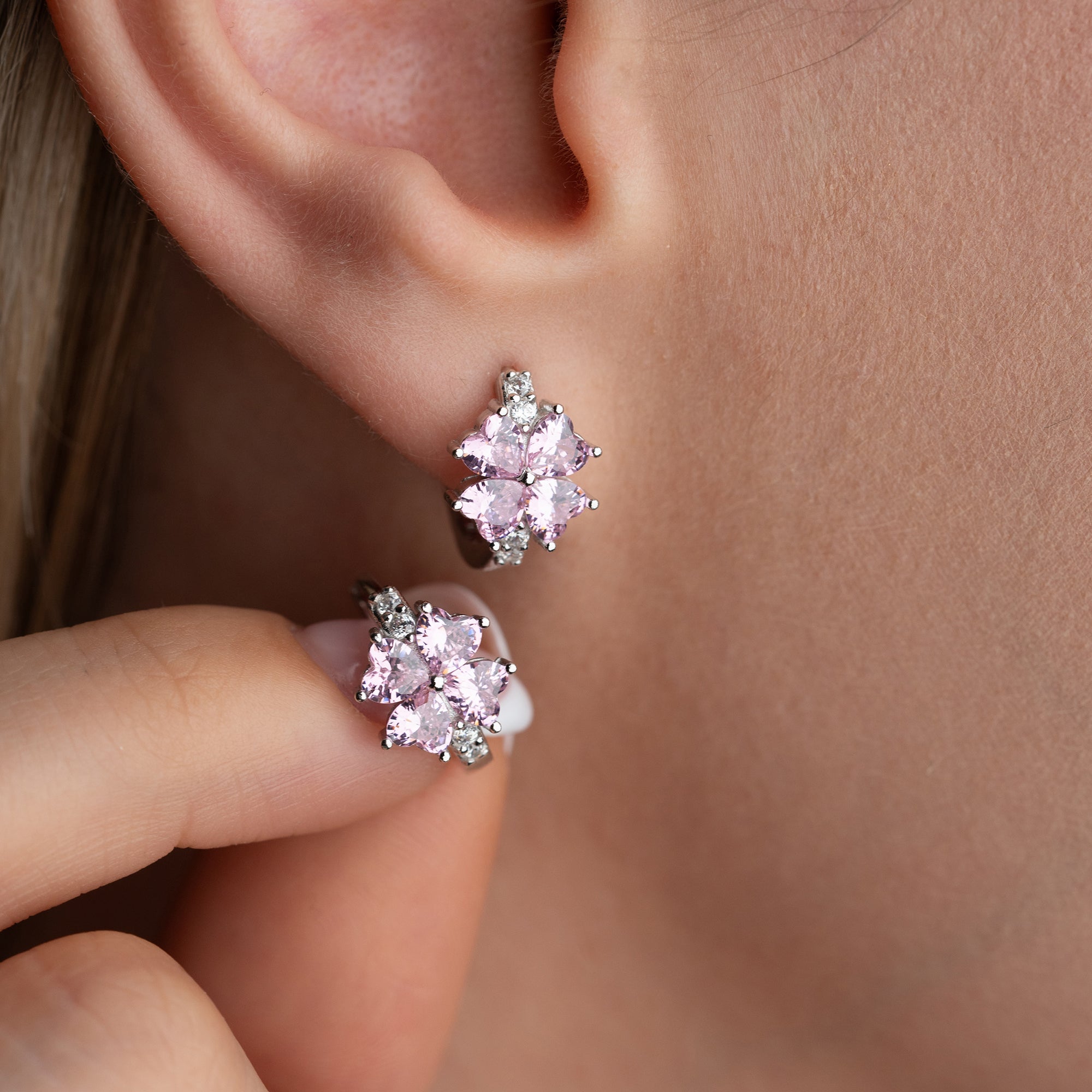 MINIMALISTISKA BLOMÖRHÄNGEN MED ROSA ZIRKON | 925 SILVER